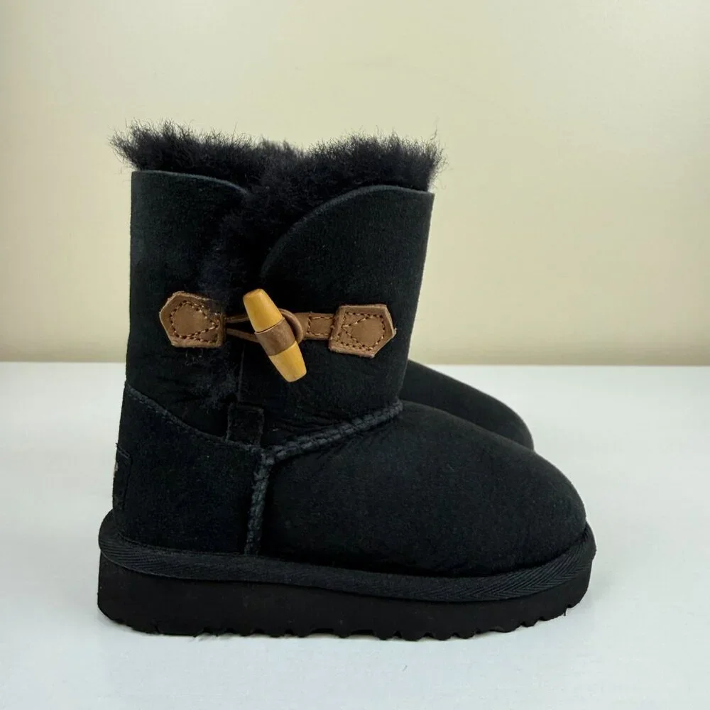 Like New UGG Keely Bailey Toggle Button Black Shearling Boots S/N 1013265T